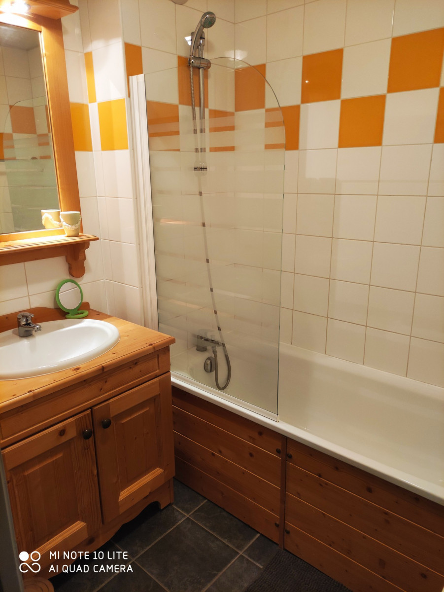 SALLE DE BAIN - APPARTEMENT C28 CHALETS DU GALIBIER 1 - VALLOIRE MOULIN BENJAMIN