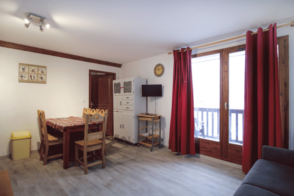 SALON - APPARTEMENT DAPHNEE 41 - VALLOIRE LES CHARBONNIERES - VALLOIRE RESERVATIONS SALON - APPARTEMENT DAPHNEE 41 - VALLOIRE LES CHARBONNIERES - VALLOIRE RESERVATIONS