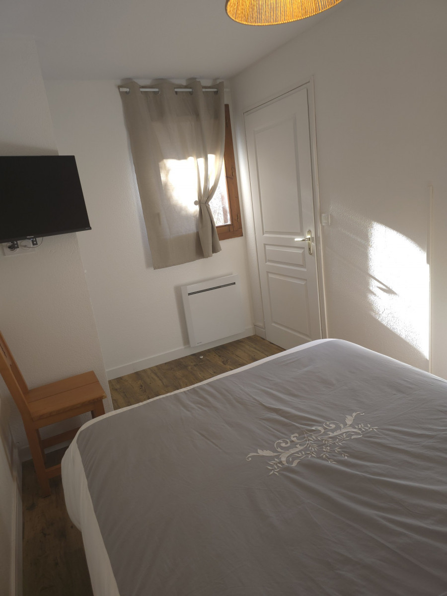 CHAMBRE 1 - APPARTEMENT DAPHNEE 41 - VALLOIRE LES CHARBONNIERES