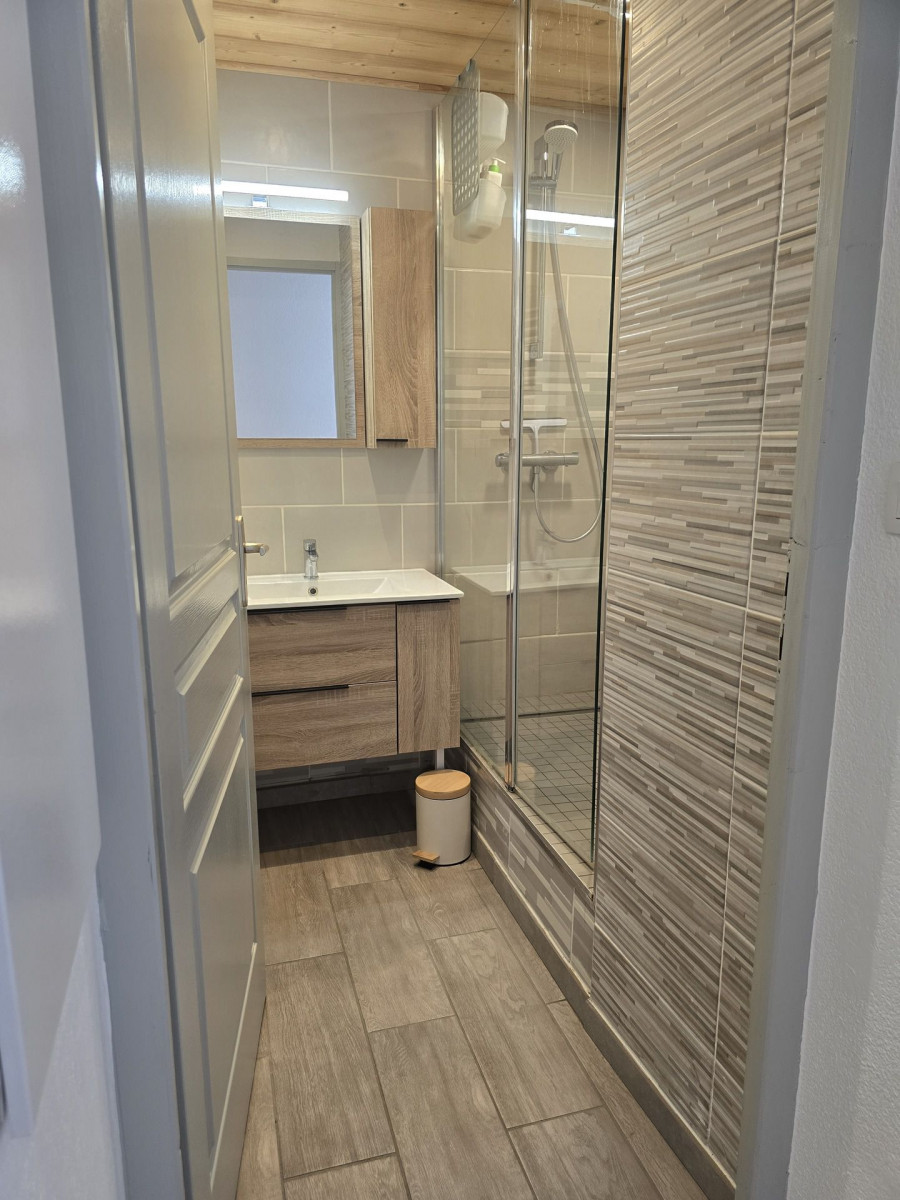 SALLE D'EAU - APPARTEMENT DAPHNEE 41 - VALLOIRE LES CHARBONNIERES
