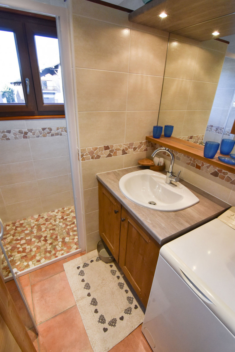 SALLE DE BAINS - APPARTEMENT LES CHARDONNETS 5 - VALLOIRE CENTRE SALLE DE BAINS - APPARTEMENT LES CHARDONNETS 5 - VALLOIRE CENTRE