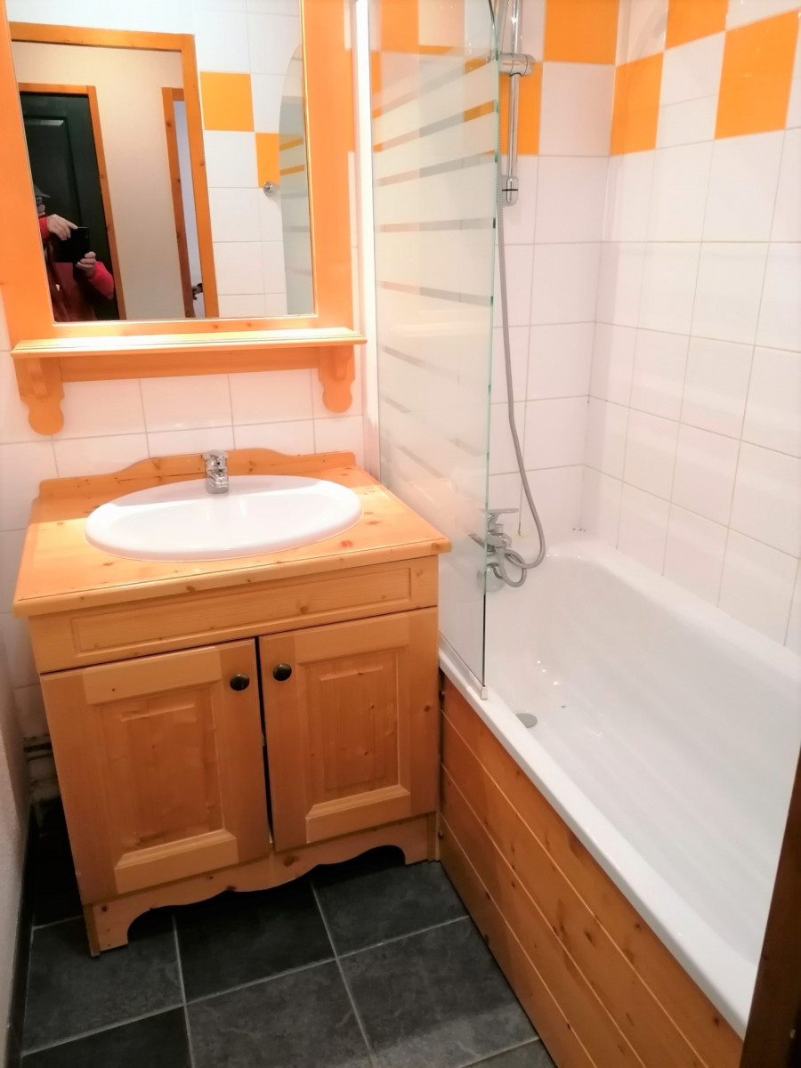SALLE DE BAINS - APPARTEMENT F24 CHALETS DU GALIBIER 1 - VALLOIRE MOULIN BENJAMIN SALLE DE BAINS - APPARTEMENT F24 CHALETS DU GALIBIER 1 - VALLOIRE MOULIN BENJAMIN