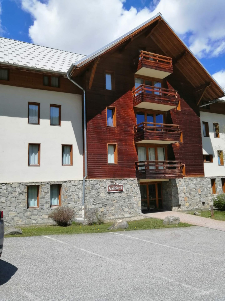 ENTREE BATIMENT - APPARTEMENT CHALETS GALIBIER 2 N° 424 - MOULIN BENJAMIN - VALLOIRE ENTREE BATIMENT - APPARTEMENT CHALETS GALIBIER 2 N° 424 - MOULIN BENJAMIN - VALLOIRE