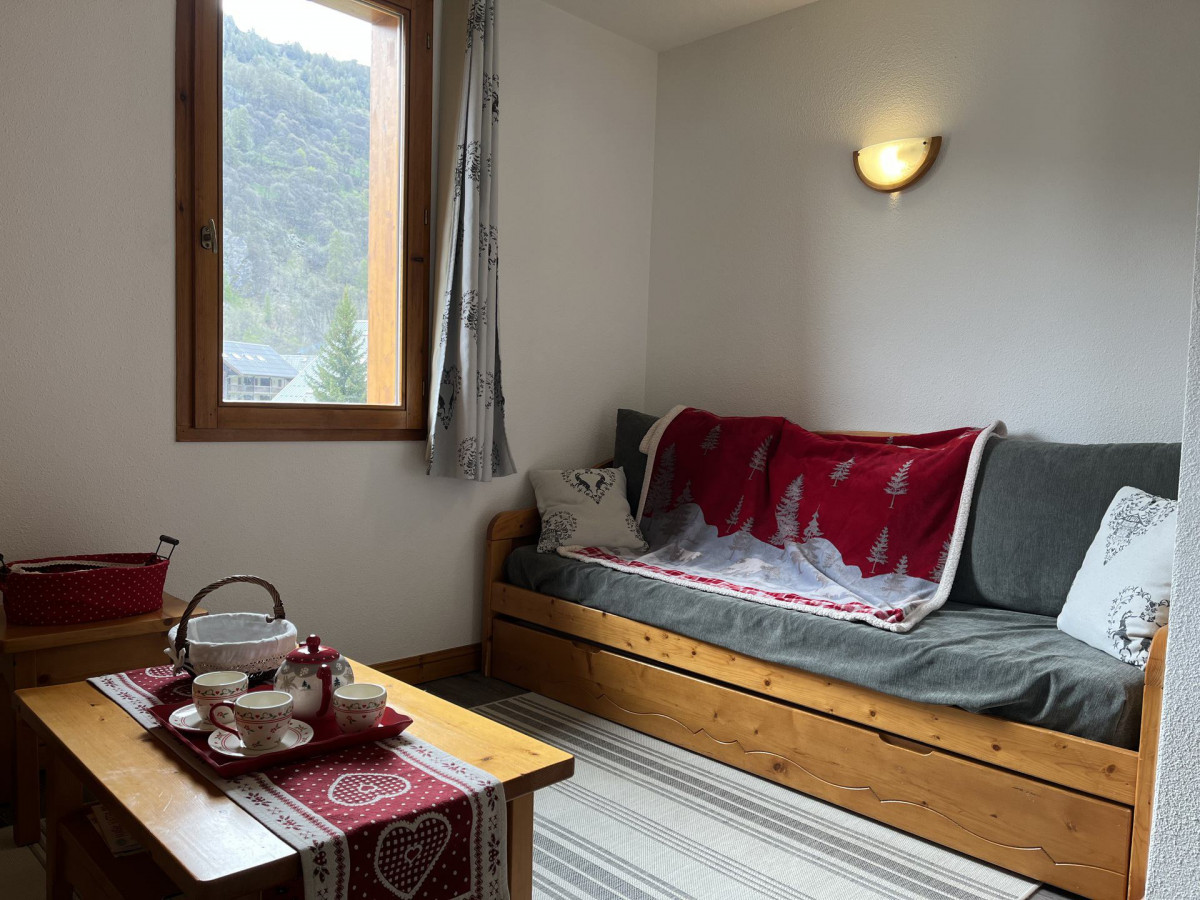 SALON - CHALETS DU GALIBIER II APPARTEMENT 526 - VALLOIRE LE MOULIN BENJAMIN - VALLOIRE RESERVATIONS SALON - CHALETS DU GALIBIER II APPARTEMENT 526 - VALLOIRE LE MOULIN BENJAMIN - VALLOIRE RESERVATIONS