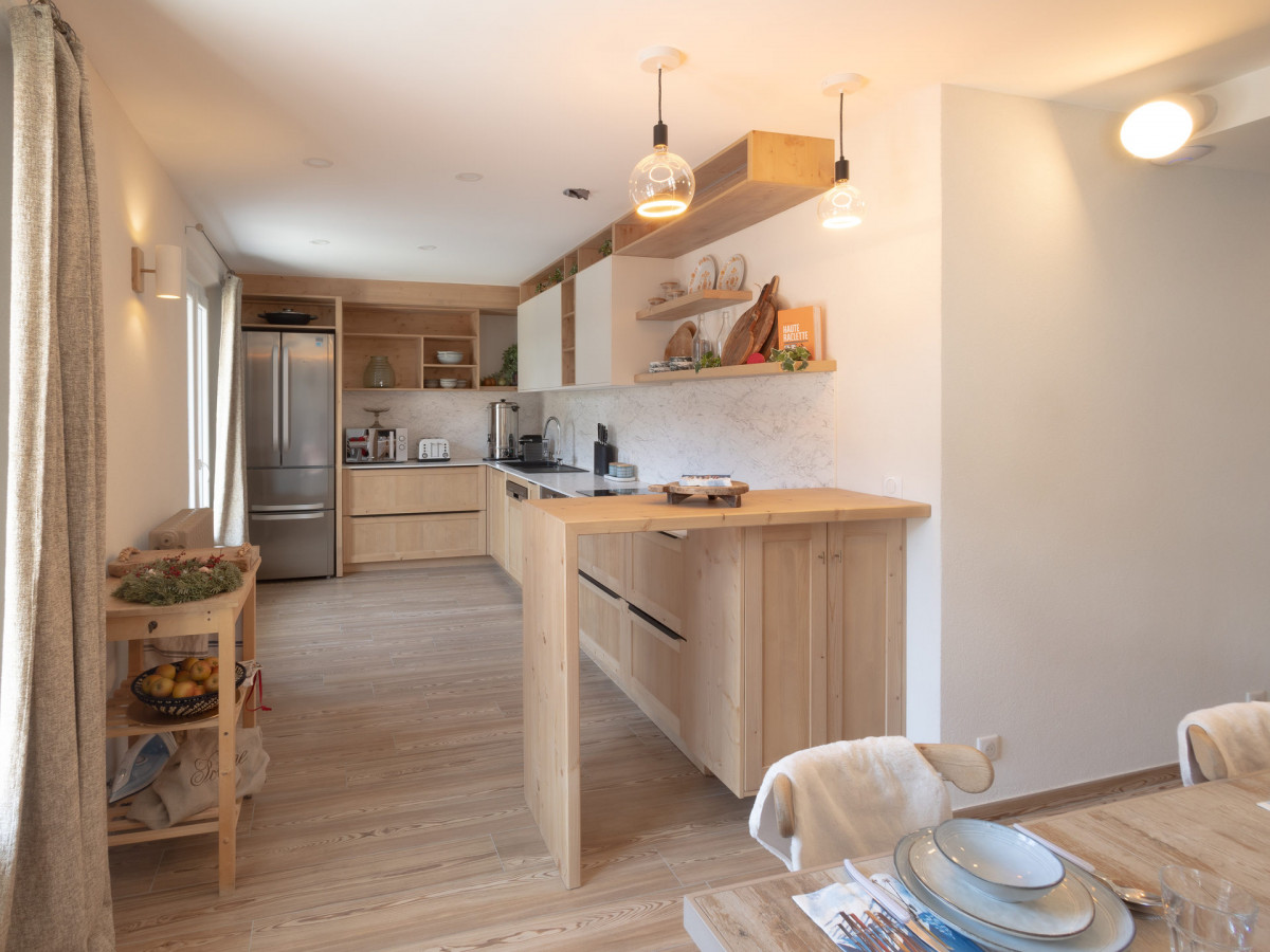 CUISINE - APPARTEMENT 8 ET DEMI - VALLOIRE CENTRE CUISINE - APPARTEMENT 8 ET DEMI - VALLOIRE CENTRE