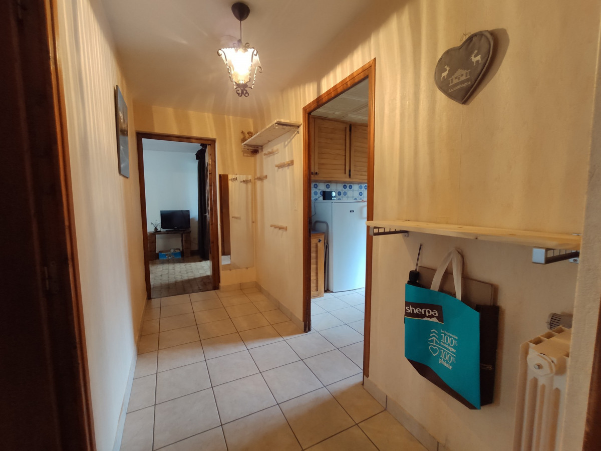 ENTREE - APPARTEMENT LE FENETRON - VALLOIRE CENTRE ENTREE - APPARTEMENT LE FENETRON - VALLOIRE CENTRE