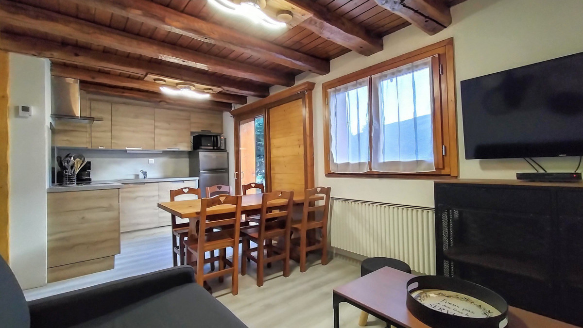 SALON - CHALET CHEZ ZEBULON- VALLOIRE LA BORGE - VALLOIRE RESERVATIONS SALON - CHALET CHEZ ZEBULON- VALLOIRE LA BORGE - VALLOIRE RESERVATIONS