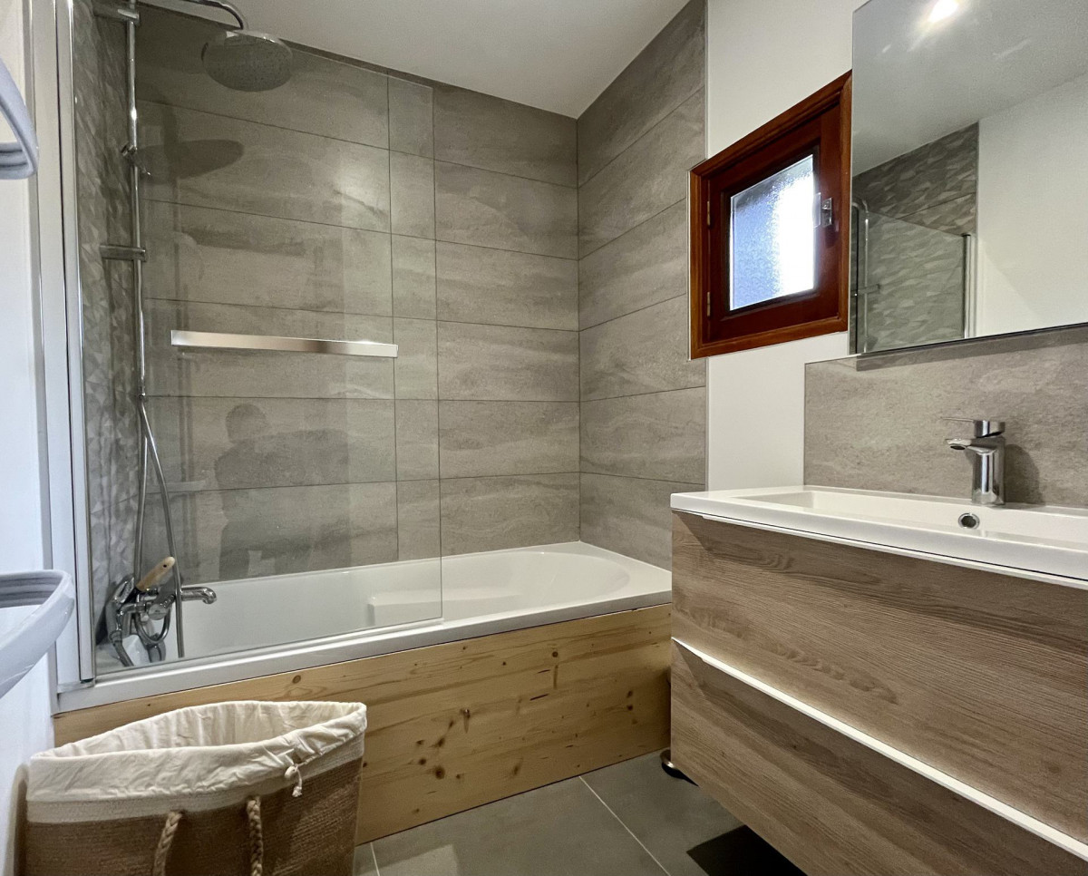 SALLE DE BAIN - CHALET GOLEON - VALLOIRE LES PLANS 