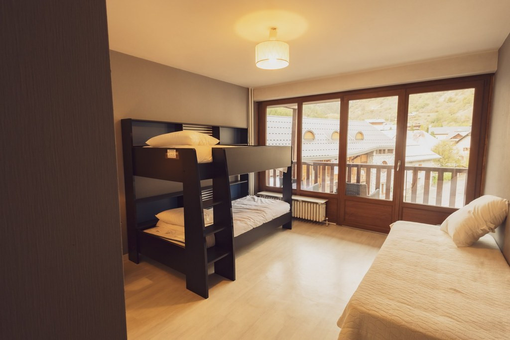 CHAMBRE - APPARTEMENT LA RESIDENCE 32 - VALLOIRE CENTRE - VALLOIRE RESERVATIONS CHAMBRE - APPARTEMENT LA RESIDENCE 32 - VALLOIRE CENTRE - VALLOIRE RESERVATIONS