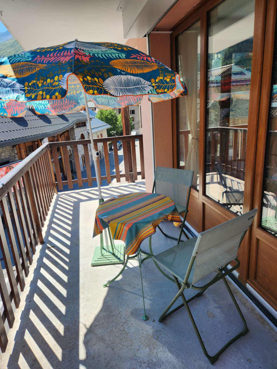 VUE DU SALON - APPARTEMENT LA RESIDENCE 32 - VALLOIRE CENTRE - VALLOIRE RESERVATIONS VUE DU SALON - APPARTEMENT LA RESIDENCE 32 - VALLOIRE CENTRE - VALLOIRE RESERVATIONS