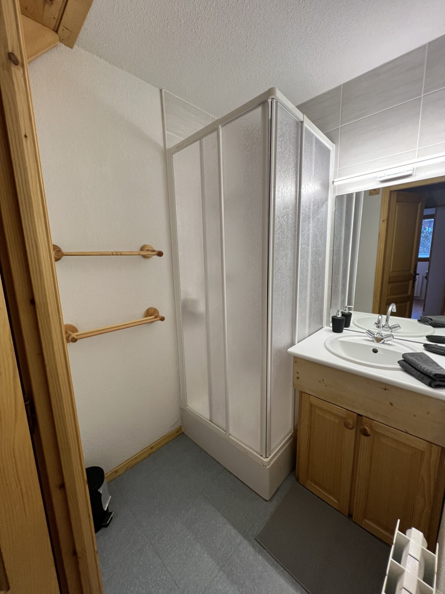 SALLE D'EAU -  APPARTEMENT ARVETTE N°4 - LE PONTET 