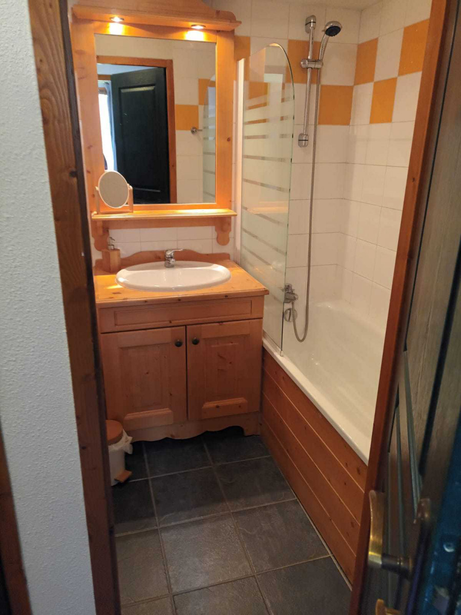 SALLE DE BAIN - APPARTEMENT F27 CHALETS DU GALIBIER 1 - VALLOIRE MOULIN BENJAMIN SALLE DE BAIN - APPARTEMENT F27 CHALETS DU GALIBIER 1 - VALLOIRE MOULIN BENJAMIN
