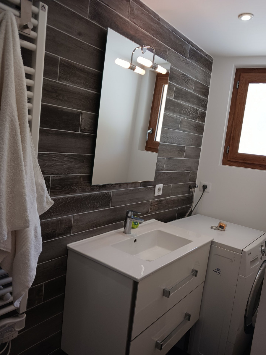 SALLE D'EAU - APPARTEMENT EMILIENNE N°4 - VALLOIRE CENTRE