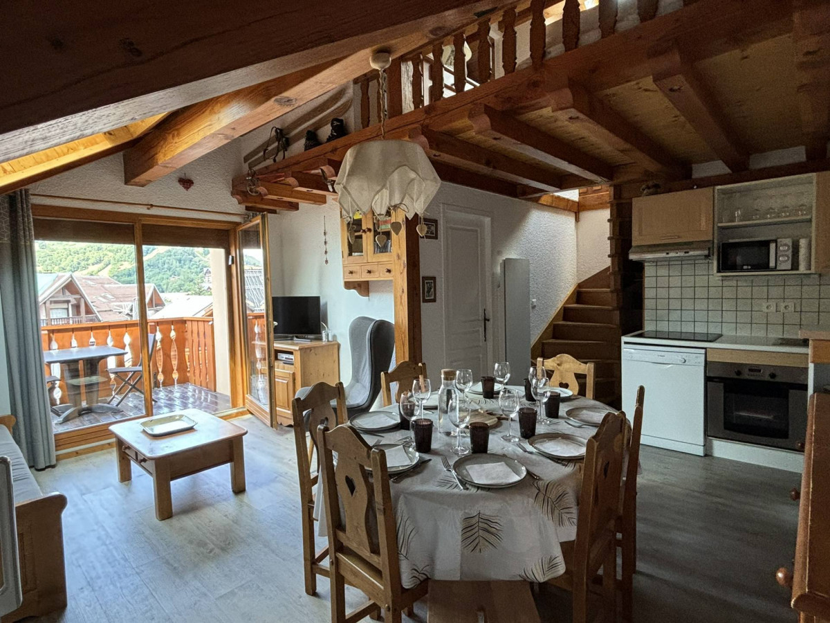 SALON - APPARTEMENT ROCHES FLEURIES B6 - VALLOIRE CENTRE - VALLOIRE RESERVATIONS SALON - APPARTEMENT ROCHES FLEURIES B6 - VALLOIRE CENTRE - VALLOIRE RESERVATIONS