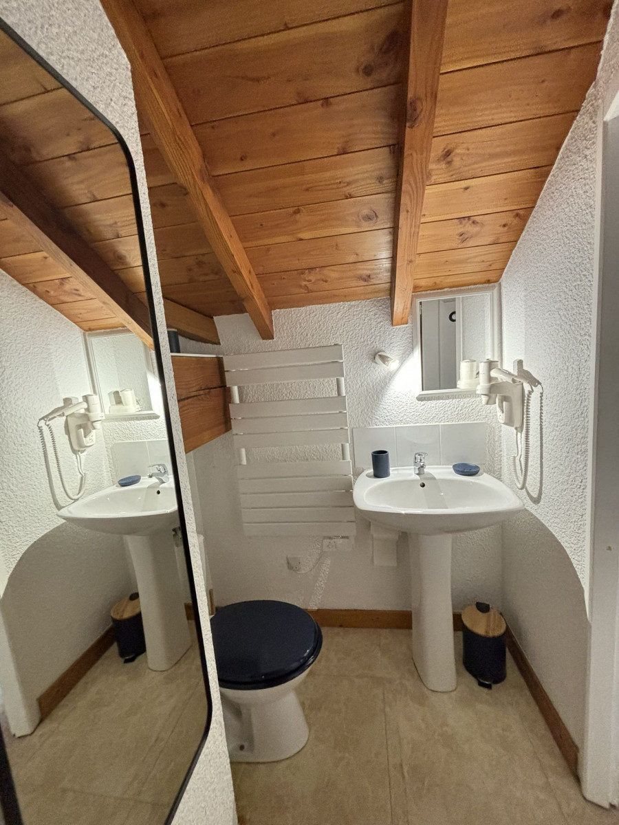 SALLE D'EAU - APPARTEMENT ROCHES FLEURIES B6 - VALLOIRE CENTRE SALLE D'EAU - APPARTEMENT ROCHES FLEURIES B6 - VALLOIRE CENTRE