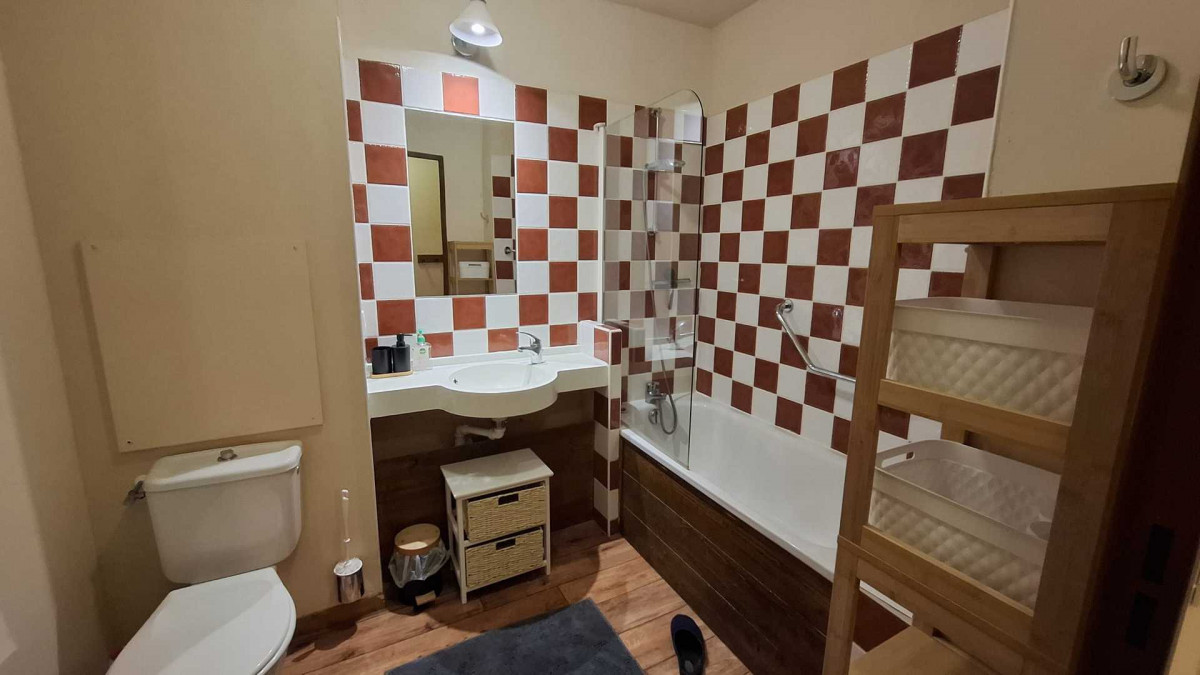 SALLE DE BAIN - APPARTEMENT CHALETS DE VALORIA EPIDOTE 23 - LES CHARBONNIERES VALLOIRE 