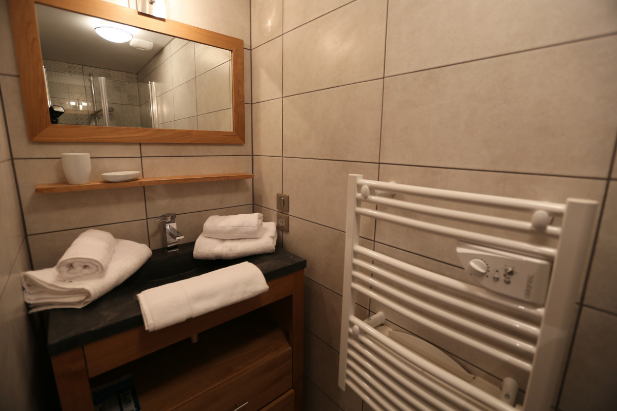 SALLE D'EAU - APPARTEMENT EPINETTE 004 - VALLOIRE CENTRE - VALLOIRE RESERVATIONS
