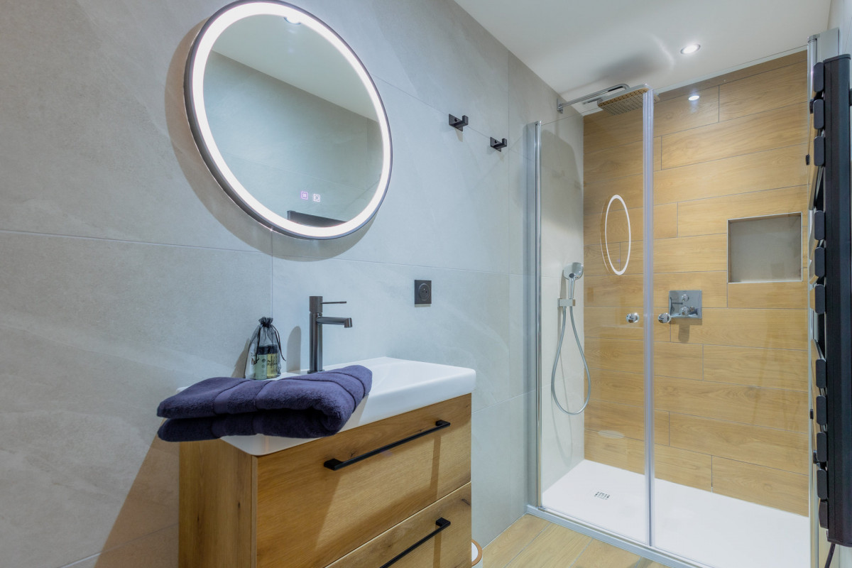 SALLE D'EAU 2 - CHALET ESKIMO - CHOSEAUX VILLE VALLOIRE - VALLOIRE RESERVATIONS SALLE D'EAU 2 - CHALET ESKIMO - CHOSEAUX VILLE VALLOIRE - VALLOIRE RESERVATIONS