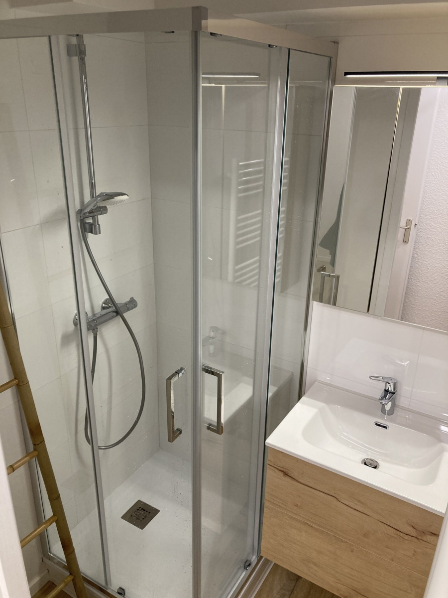 SALLE D'EAU - STUDIO CROIX DU SUD 311 - CLOS DES ETOILES - VALLOIRE CENTRE