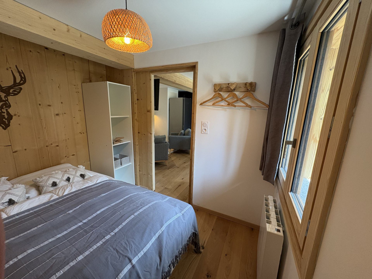 CHAMBRE - CHALET LES MARMOTTES - APPARTEMENT RDC - VALLOIRE CENTRE