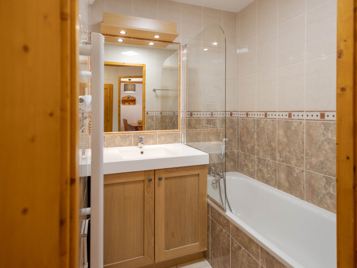 SALLE DE BAINS  CHALETS DE LA VALLEE D'OR APPARTEMENT LYS 001 - LES CHARBONNIERES - VALLOIRE