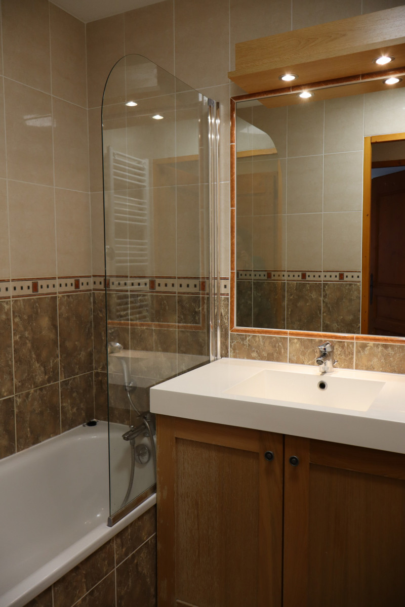 SALLE DE BAIN - APPARTEMENT CHALETS DE LA VALLEE D'OR ASTER 203 - CHARBONNIERES VALLOIRE