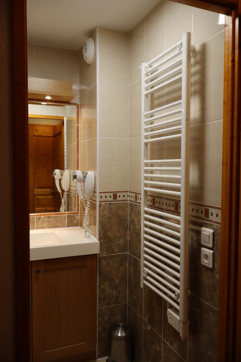 SALLE DE BAIN - APPARTEMENT CHALETS DE LA VALLEE D'OR ASTER 203 - CHARBONNIERES VALLOIRE