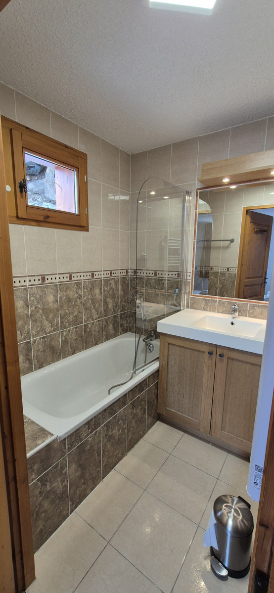 SALLE DE BAIN - APPARTEMENT CHALETS DE LA VALLEE D'OR ASTER 202 - CHARBONNIERES VALLOIRE