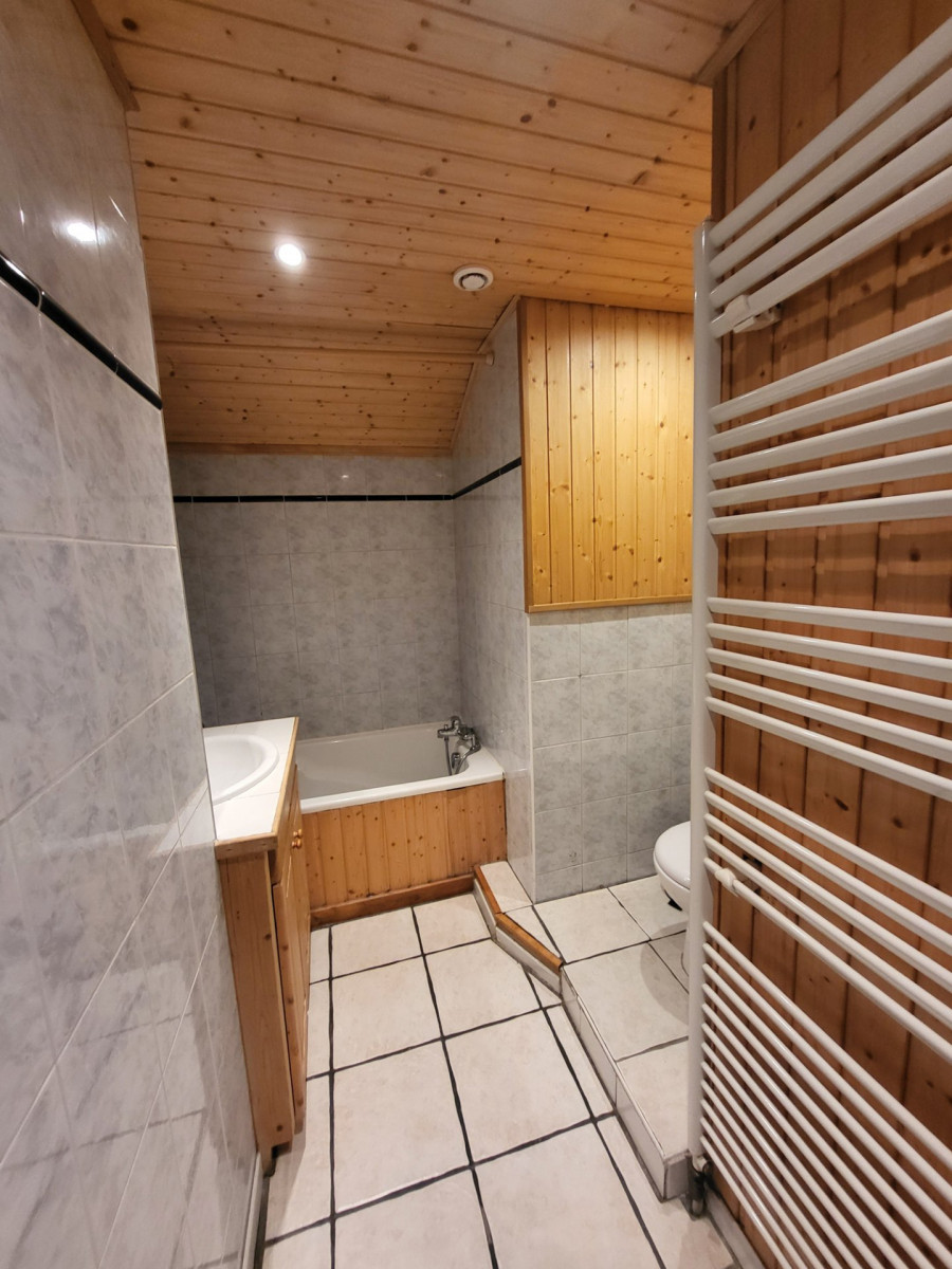 SALLE DE BAINS - APPARTEMENT CHALET PIERROT N°2 - VALLOIRE CENTRE SALLE DE BAINS - APPARTEMENT CHALET PIERROT N°2 - VALLOIRE CENTRE