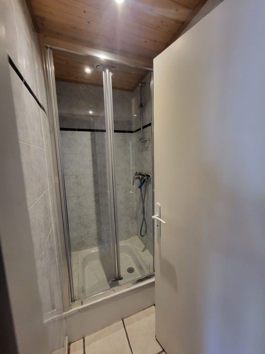 SALLE D'EAU- APPARTEMENT CHALET PIERROT N°2 - VALLOIRE CENTRE SALLE D'EAU- APPARTEMENT CHALET PIERROT N°2 - VALLOIRE CENTRE
