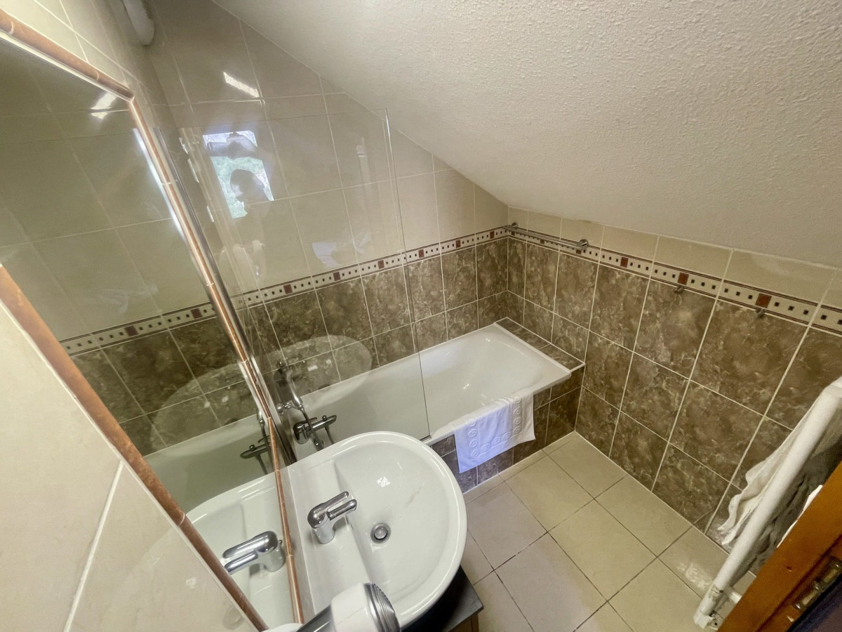 SALLE DE BAINS - APPARTEMENT CHALETS DE LA VALLEE D'OR CAMPANULE N°301 - VALLOIRE LES CHARBONNIERES SALLE DE BAINS - APPARTEMENT CHALETS DE LA VALLEE D'OR CAMPANULE N°301 - VALLOIRE LES CHARBONNIERES