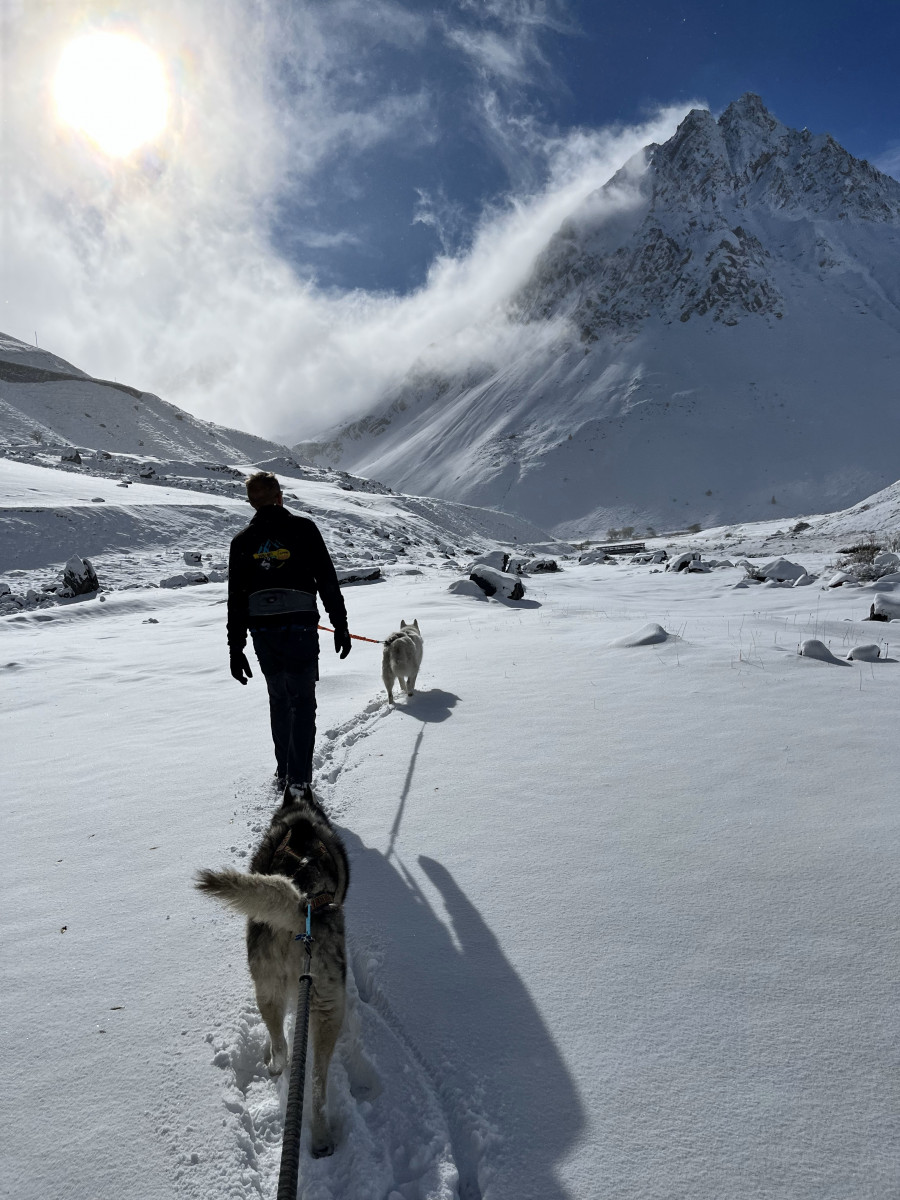 Walk with the Huskies - VALLOIRE RESERVATIONS