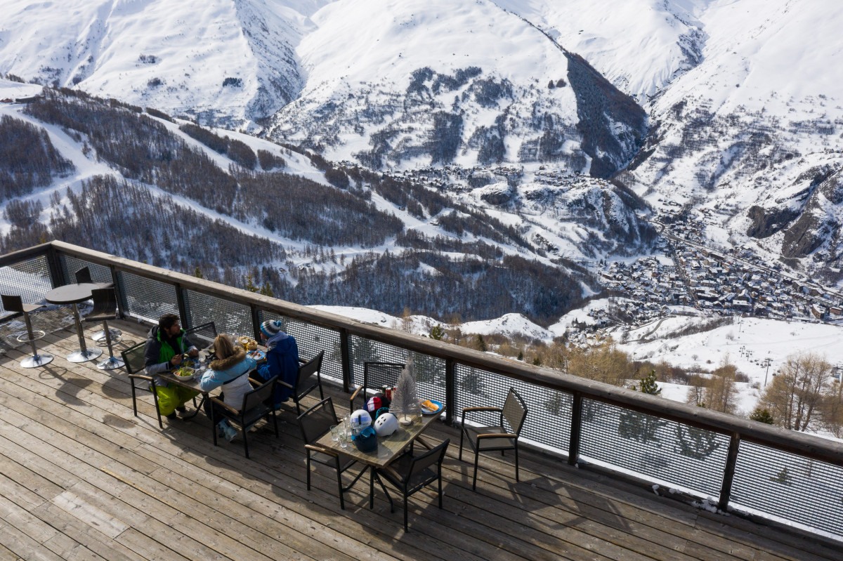 Restaurant l'Alp de Zelie à tarif préférentiel avec une location meublée - Valloire Réservations