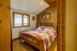CHAMBRE 3 - APPARTEMENT BON ACCUEIL 26 27 VALLOIRE CENTRE