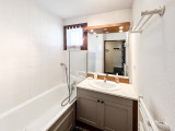 SALLE DE BAIN - APPARTEMENT LES VALMONTS CHARDON 23 - LES CHARBONNIERES VALLOIRE
