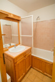 SALLE DE BAIN - APPARTEMENT BON ACCUEIL 25 - VALLOIRE CENTRE