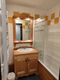 SALLE DE BAIN- APPARTEMENT A08 CHALETS DU GALIBIER 1 - VALLOIRE MOULIN BENJAMIN