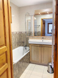 SALLE DE BAIN - APPARTEMENT CHALETS DE LA VALLEE D'OR ASTER 202 - CHARBONNIERES VALLOIRE