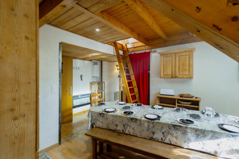 SALLE A MANGER - APPARTEMENT BON ACCUEIL 26 27 VALLOIRE CENTRE