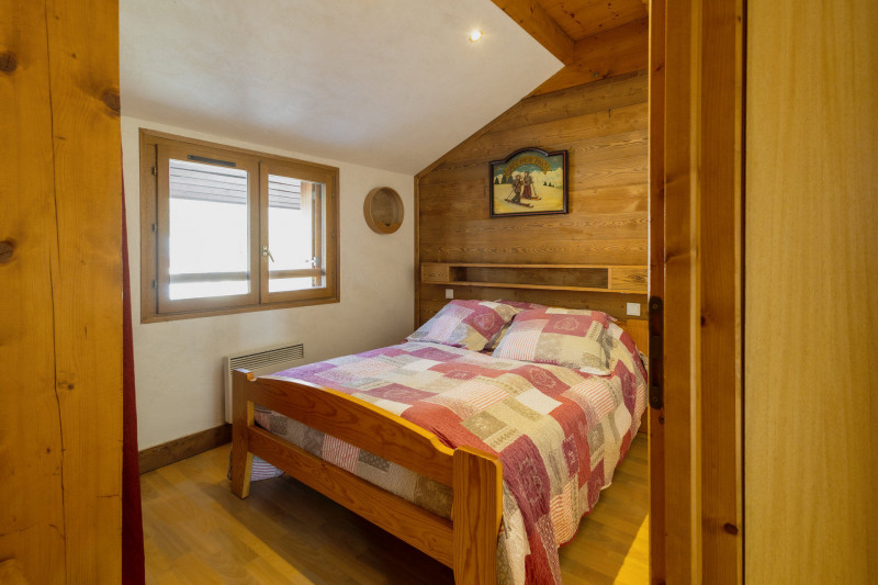 CHAMBRE 3 - APPARTEMENT BON ACCUEIL 26 27 VALLOIRE CENTRE