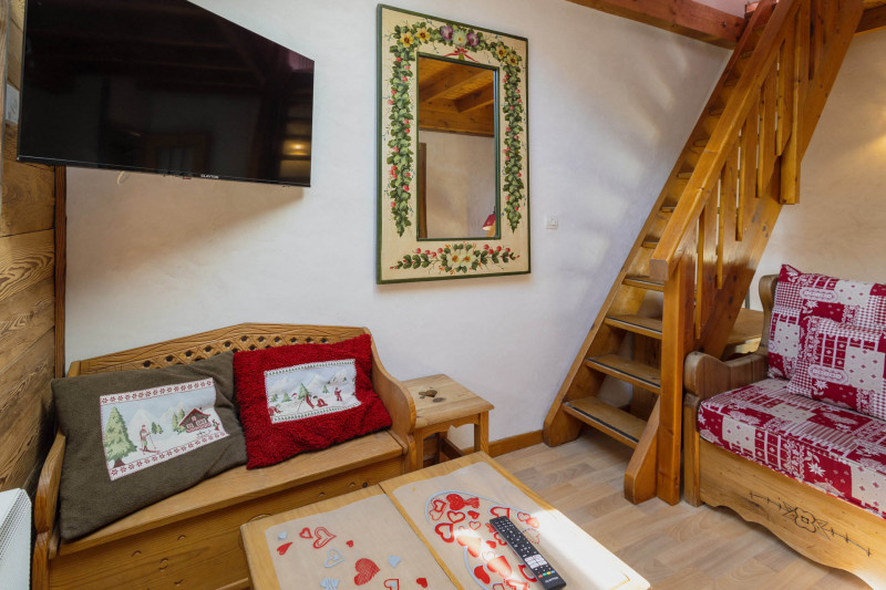 ACCES MEZZANINE 1 - APPARTEMENT BON ACCUEIL 26 27 VALLOIRE CENTRE