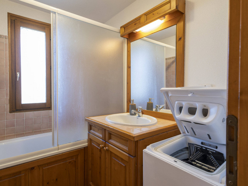 SALLE DE BAIN - APPARTEMENT BON ACCUEIL 26 27 VALLOIRE CENTRE