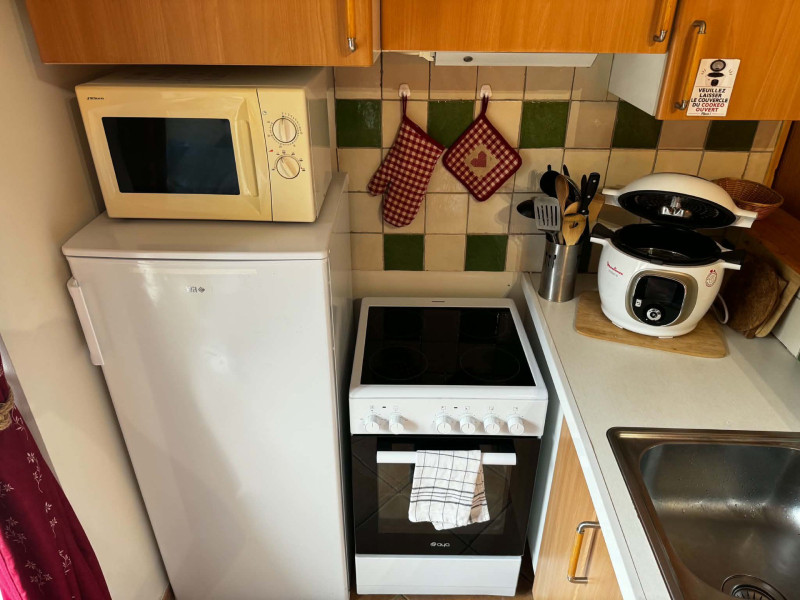 COIN CUISINE - MAISON LES MARMOTTES - APPARTEMENT RDC - VALLOIRE LA RUAZ