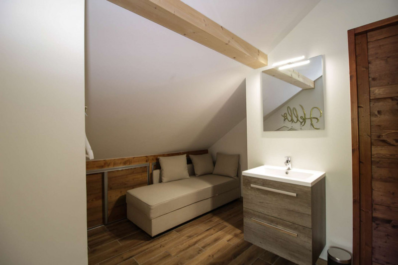 _clients_227345002_photos_107m_37387365