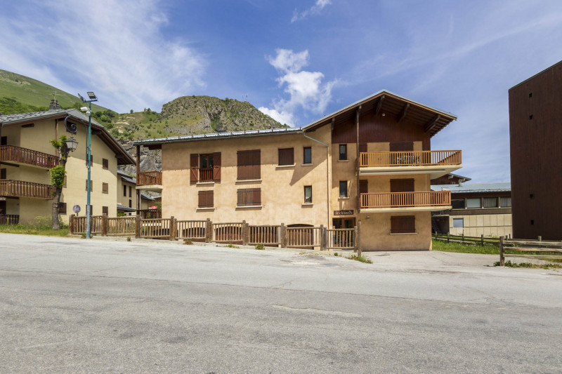 VUE 2 ETE LE CHAMOIS - VALLOIRE CENTRE - VALLOIRE RESERVATIONS VUE 2 ETE LE CHAMOIS - VALLOIRE CENTRE - VALLOIRE RESERVATIONS