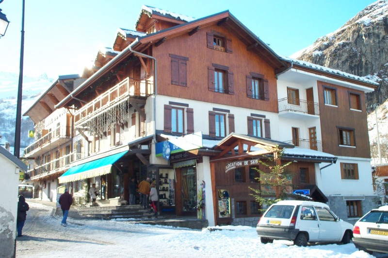 VUE 1 MAGNIN SPORTS - VALLOIRE CENTRE - VALLOIRE RESERVATIONS VUE 1 MAGNIN SPORTS - VALLOIRE CENTRE - VALLOIRE RESERVATIONS