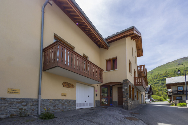 VUE 3 ETE LES ROCHES FLEURIES - VALLOIRE CENTRE