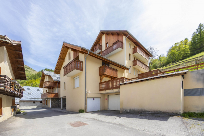VUE 4 ETE LES ROCHES FLEURIES - VALLOIRE CENTRE