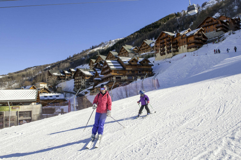 PISTE ACCÈS TÉLÉCABINE DU CRÊT DE LA BRIVE - SEJOUR SKI - LES CHALETS DE VALORIA GOELIA - VALLOIRE    PISTE ACCÈS TÉLÉCABINE DU CRÊT DE LA BRIVE - SEJOUR SKI - LES CHALETS DE VALORIA GOELIA - VALLOIRE