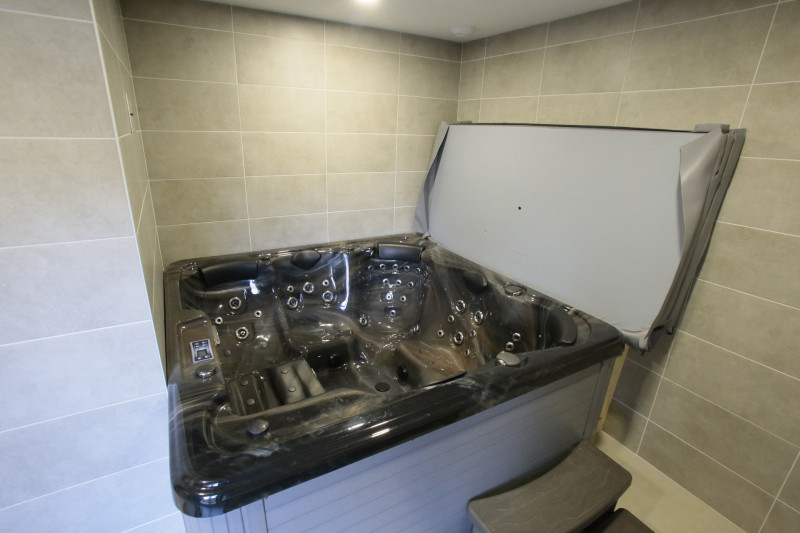 JACCUZI LES CHALETS DU GRAND GALIBIER - SÉJOUR SKI ET MONTAGNE - VALLOIRE  JACCUZI LES CHALETS DU GRAND GALIBIER - SÉJOUR SKI ET MONTAGNE - VALLOIRE